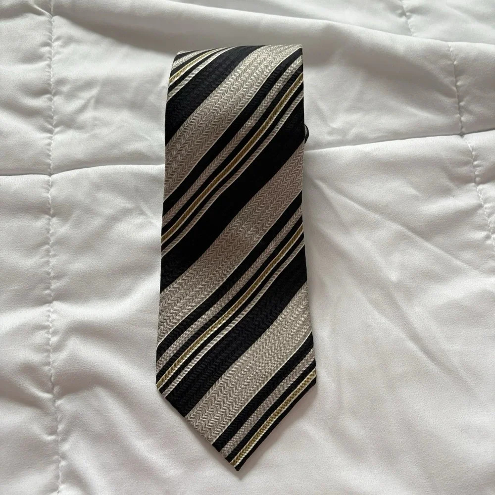 CARLOS DEVENEZIA Mens‎ 100% Silk Necktie Designer Striped Beige Black Luxury